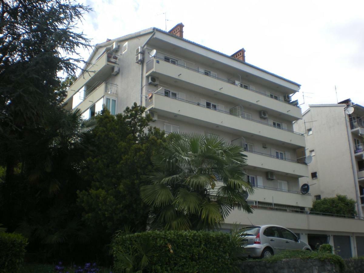 Nadia Apartment